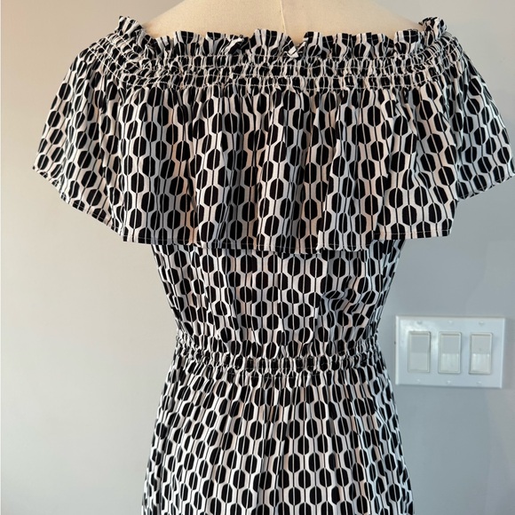 Kate Spade Black and White Geometric Print Off-Shoulder Midi Dress Size Small - Picture 3 of 7